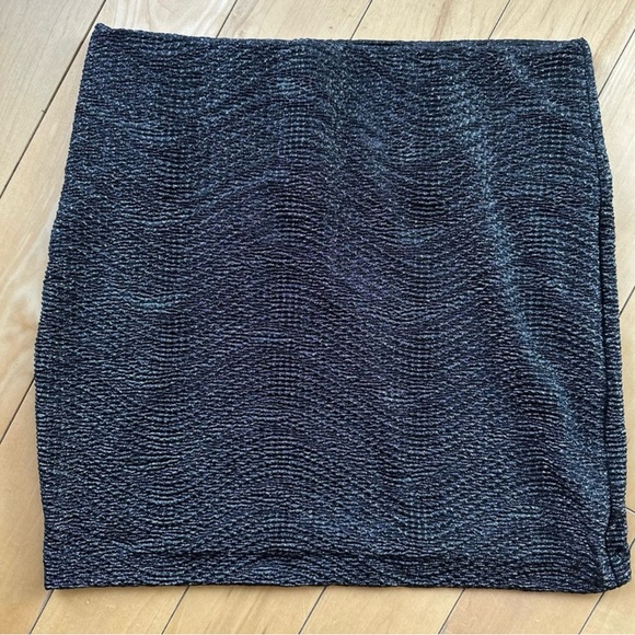 Three BCBGeneration Mini Skirts in size S - Picture 12 of 12